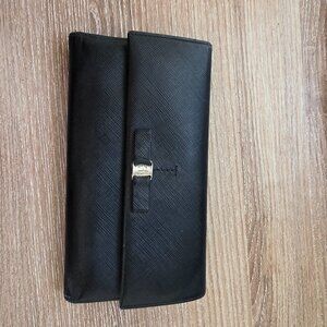 Pre-loved Ferragamo Vara Bow Continetal Wallet with Certificate of Authenticity